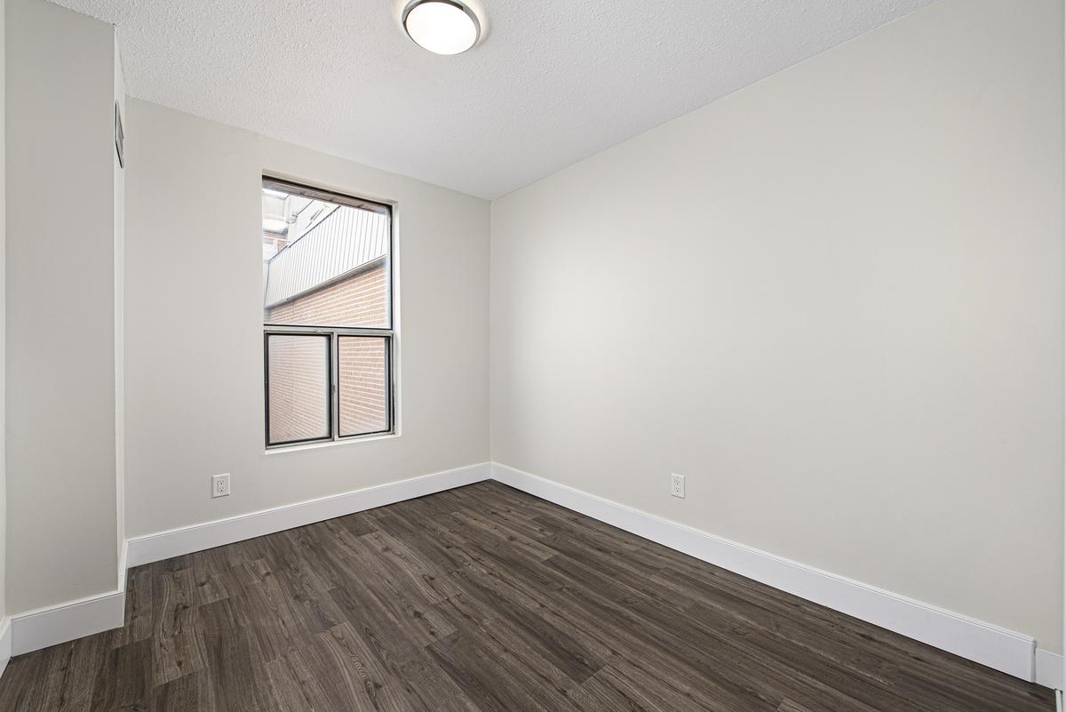 7280 Darcel Avenue - Photo 14