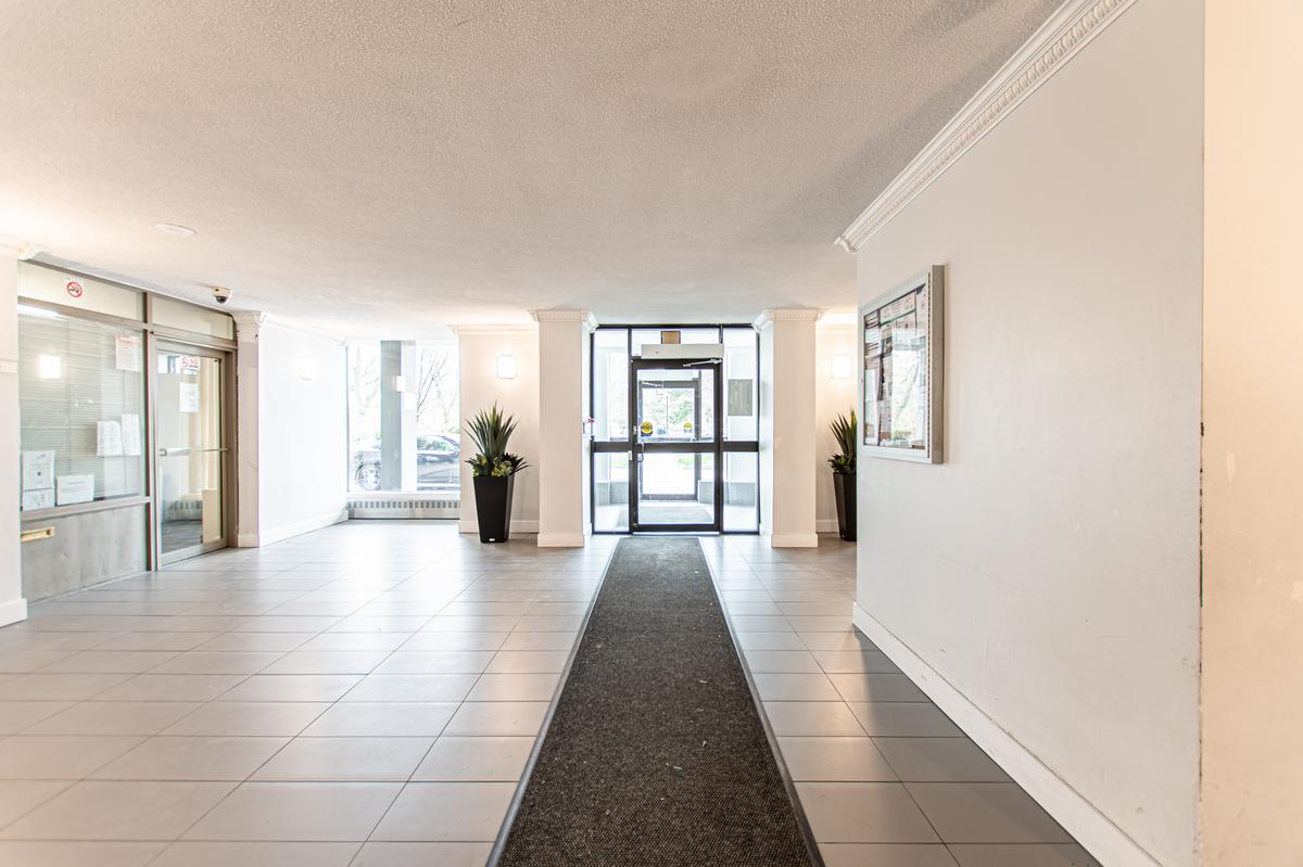 3434 Eglinton Avenue, East - Photo 8