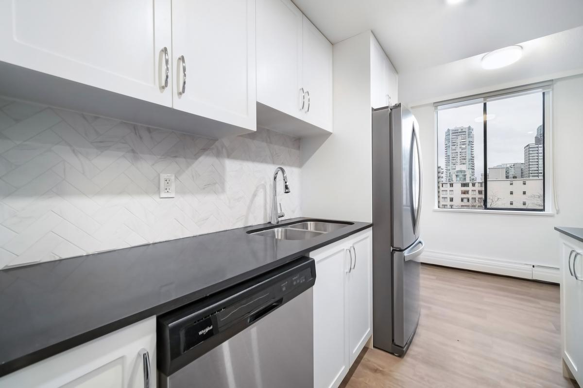 945 Jervis Street - Photo 13