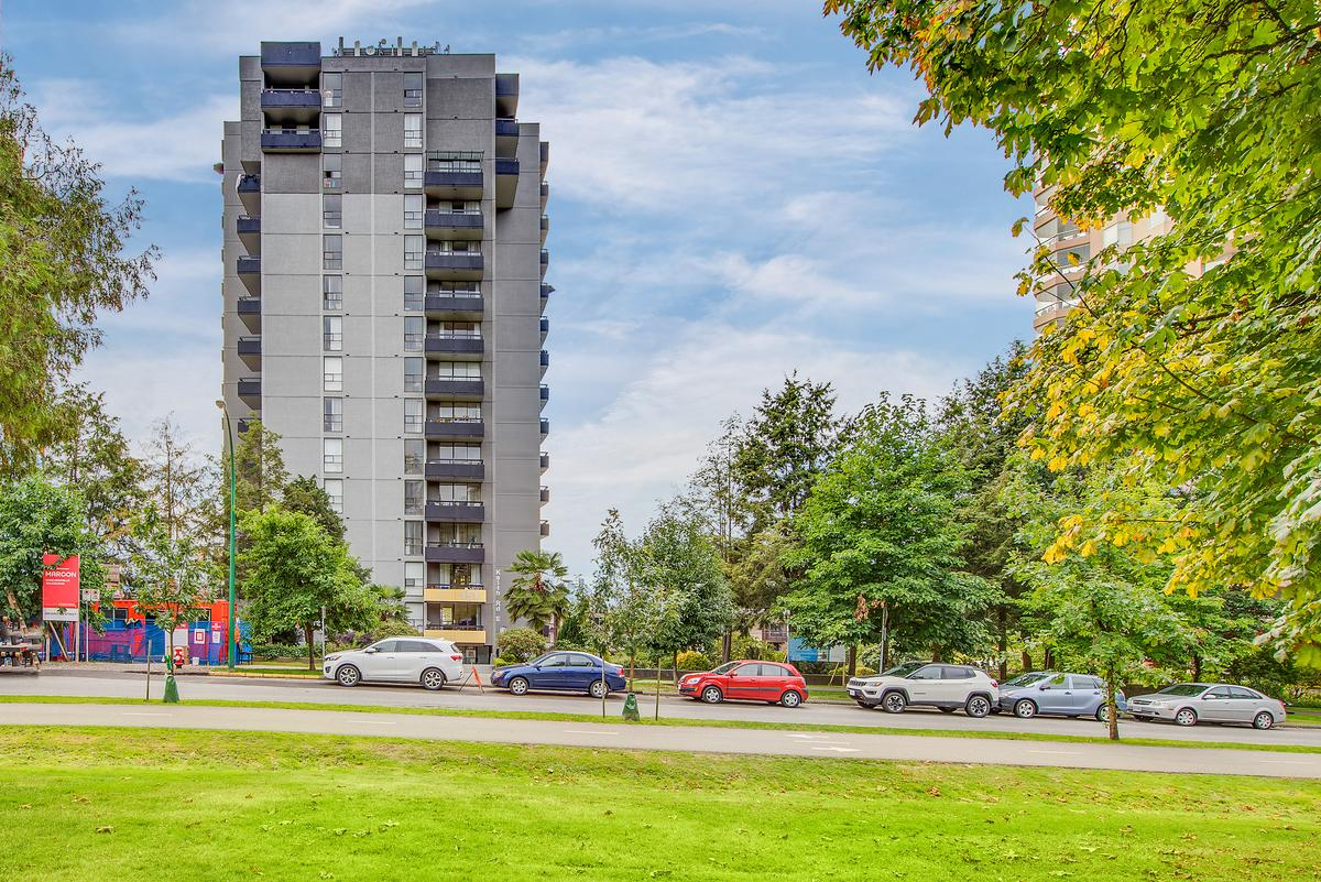 151 East Keith Road - Photo 3