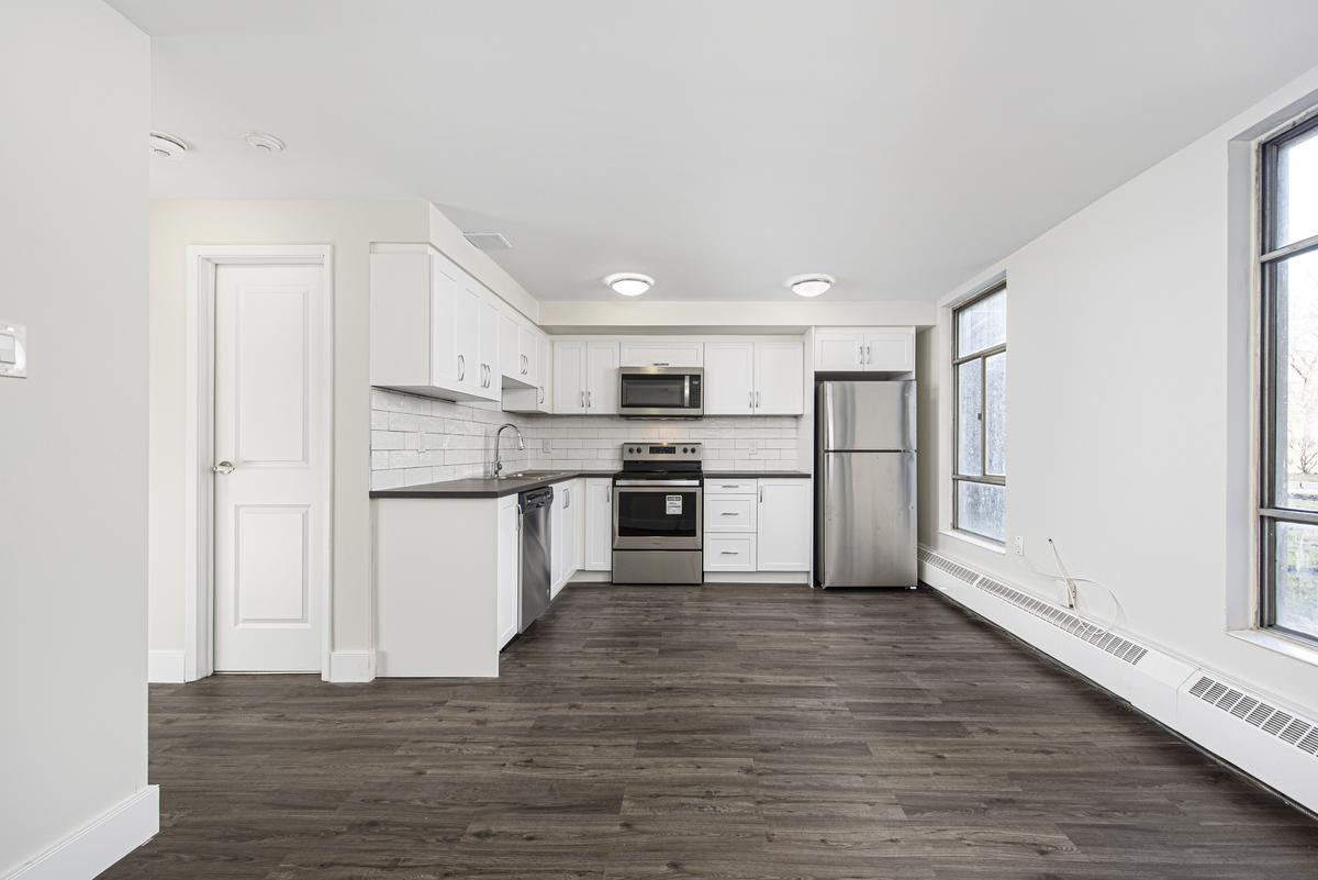1915 Martin Grove Road - Photo 3