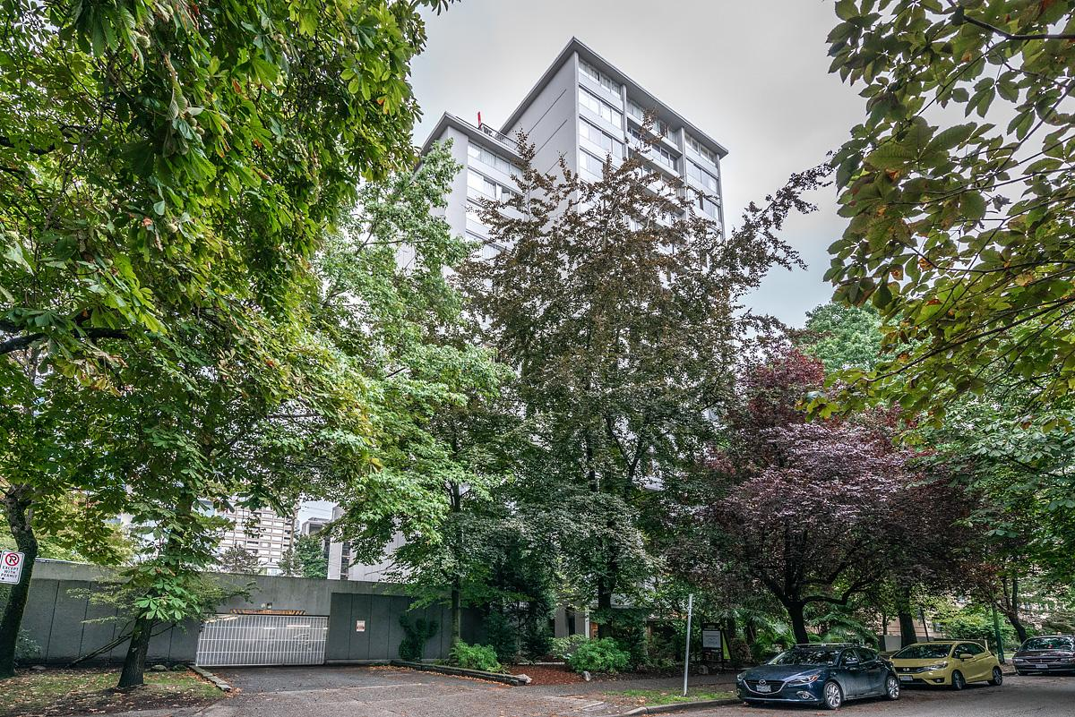 1255 Pendrell Street - Photo 2
