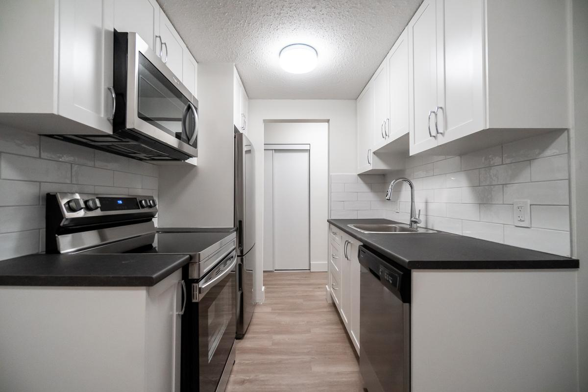 720 Queens Avenue - Photo 2