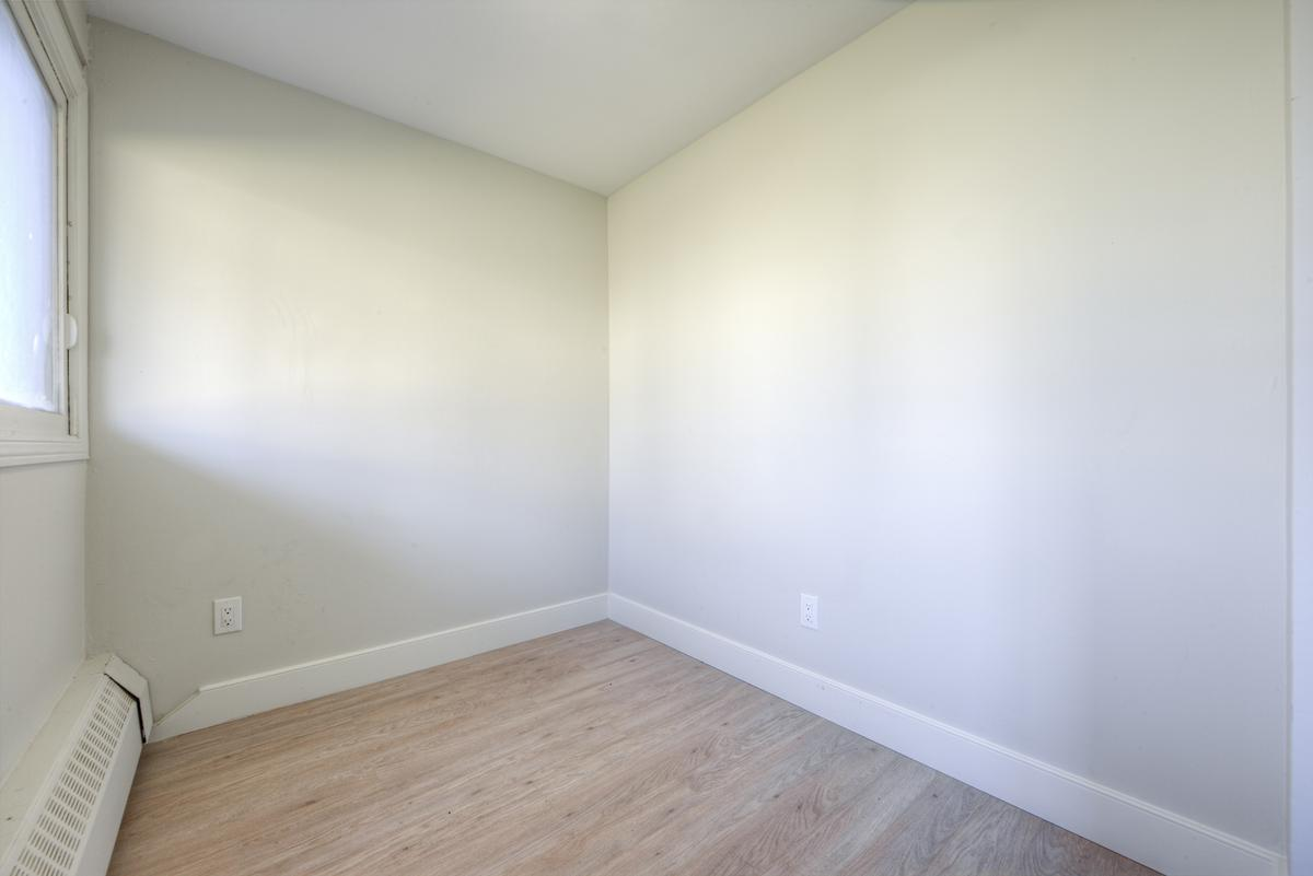 87-99 Silver Springs Boulevard - Photo 4
