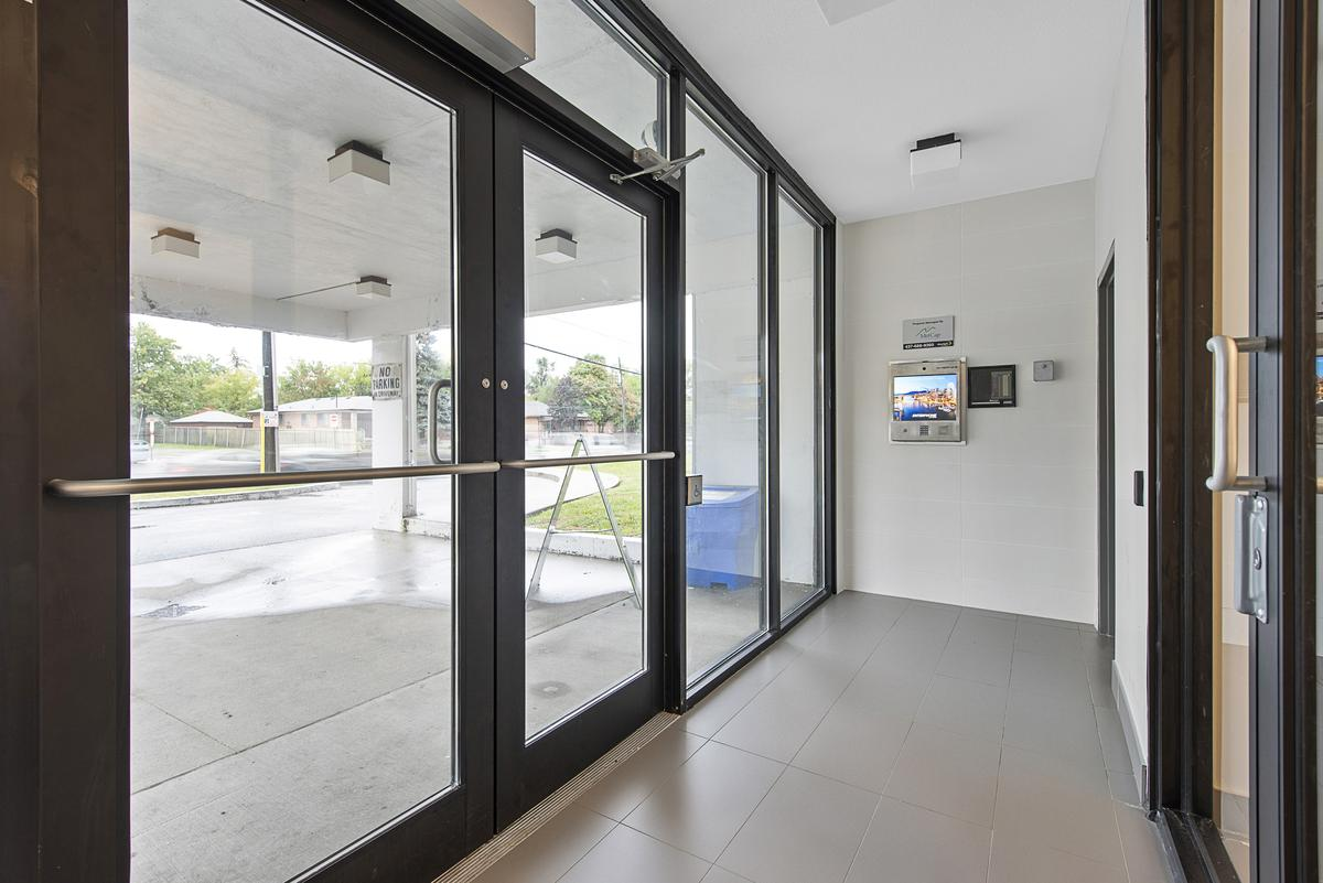 18 Steeles Avenue, East - Photo 9