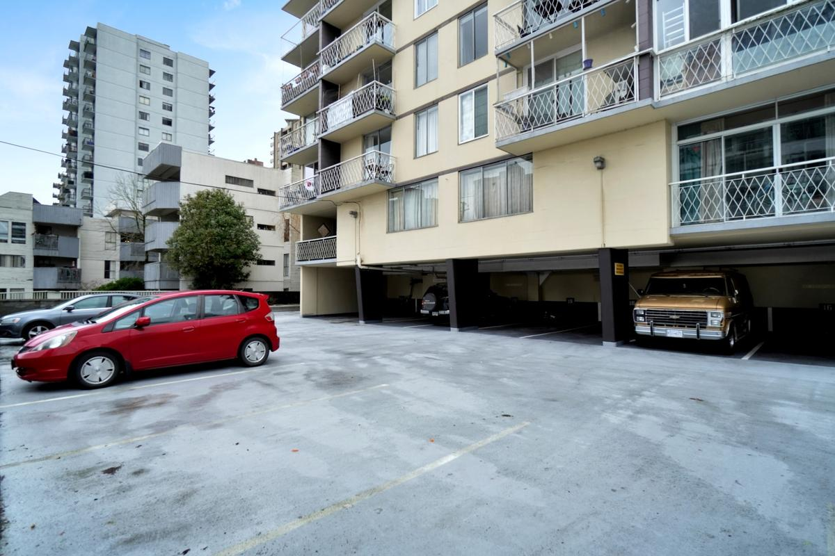 1100 Harwood condos - Photo 2