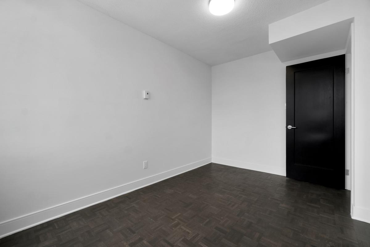 1100 Harwood condos - Photo 3