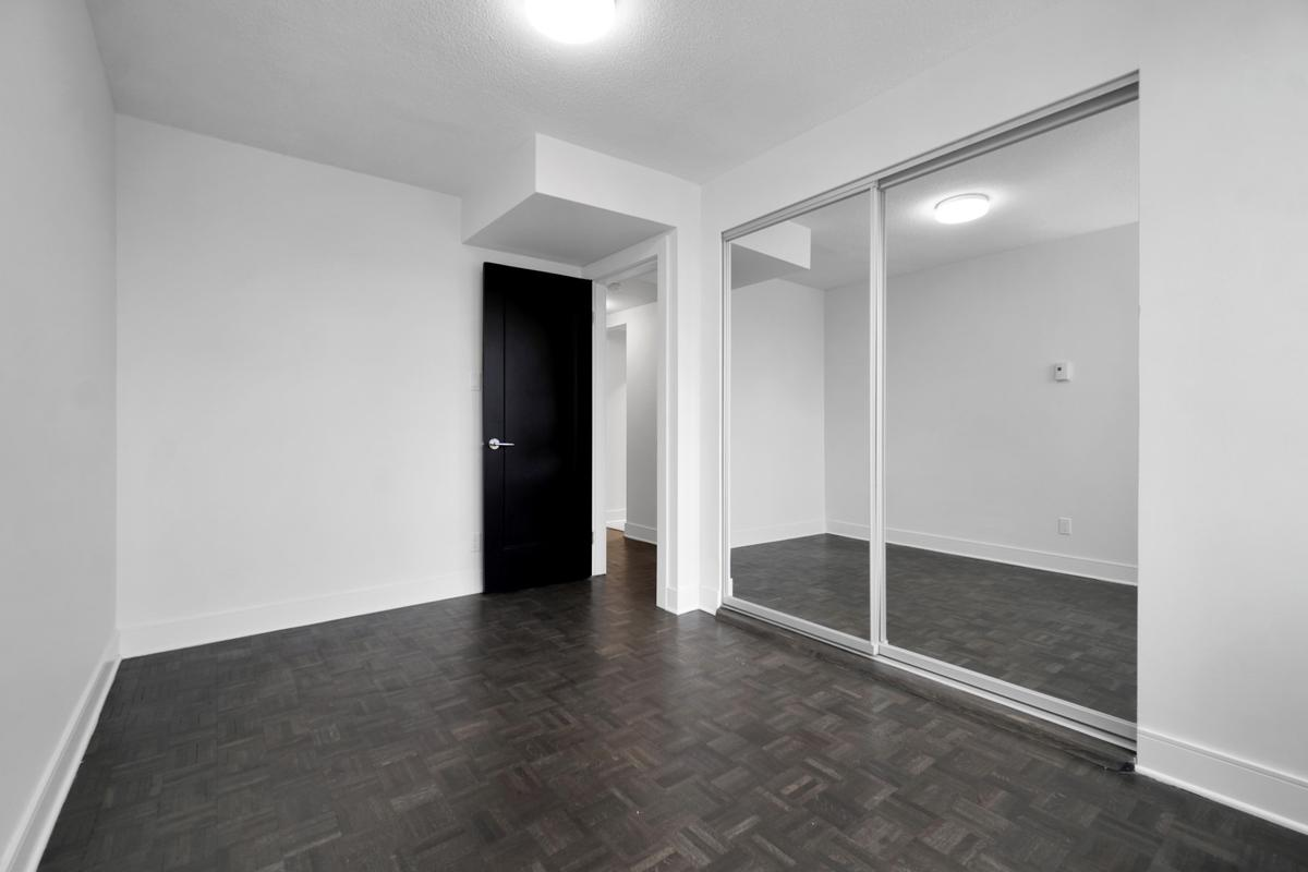 1100 Harwood condos - Photo 15