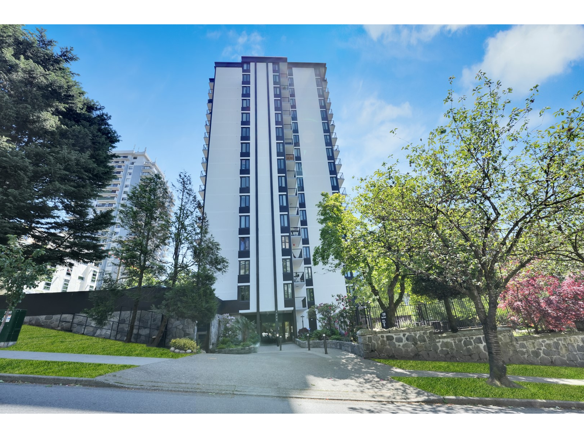 1320 Bute Street - Photo 2