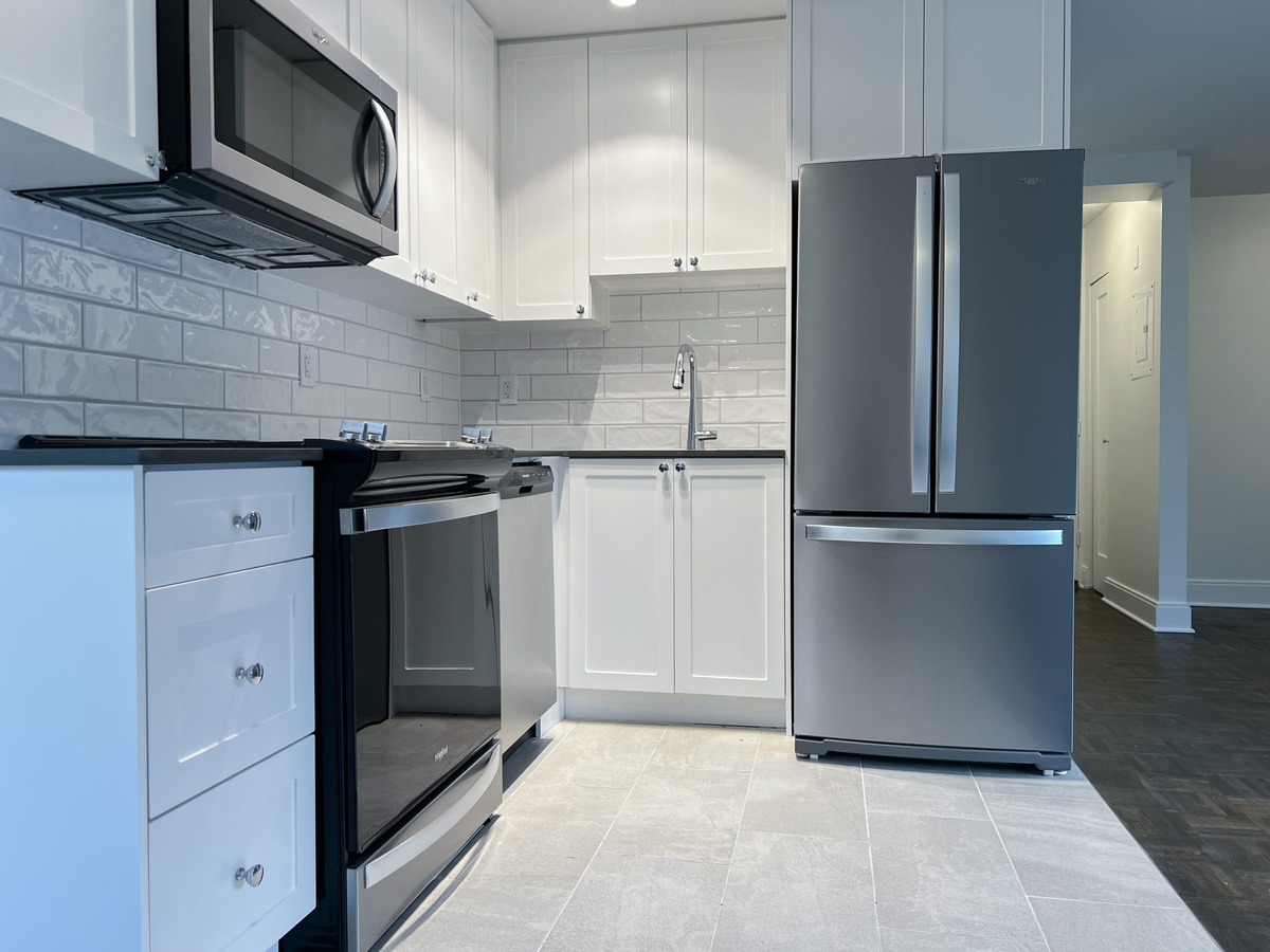 1320 Bute Street - Photo 3