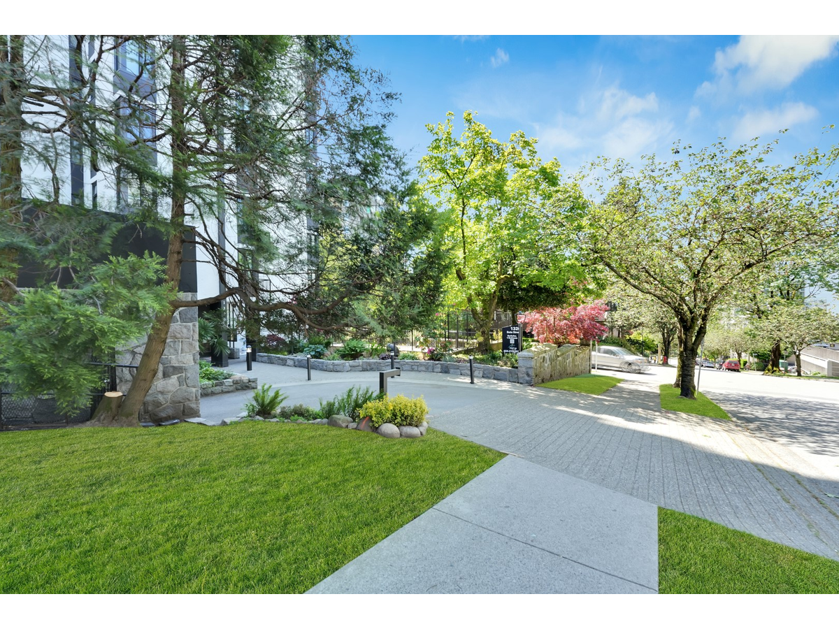 1320 Bute Street - Photo 12
