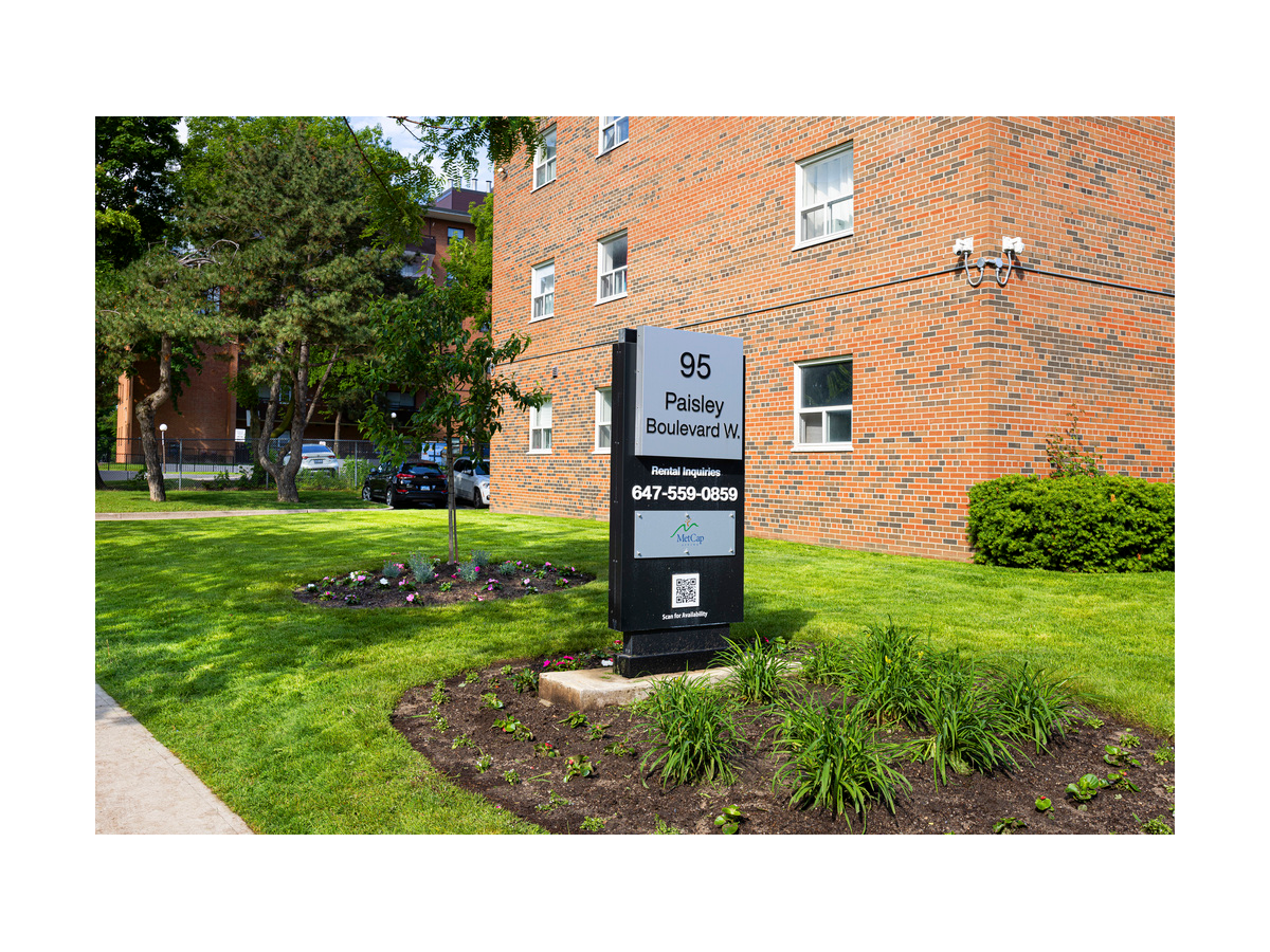 95 Paisley Boulevard West - Photo 2