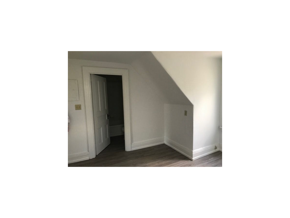 302 FRONTENAC ST - Photo 2