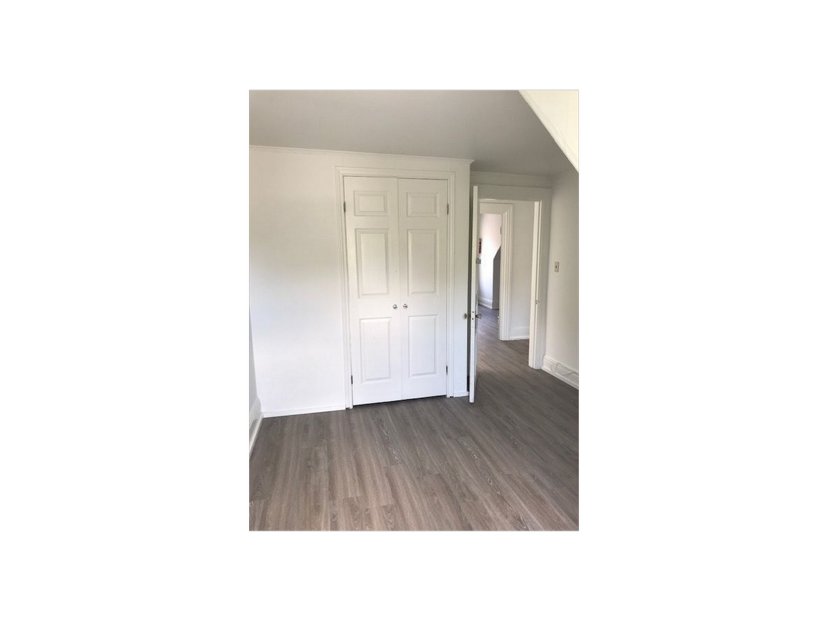 302 FRONTENAC ST - Photo 3