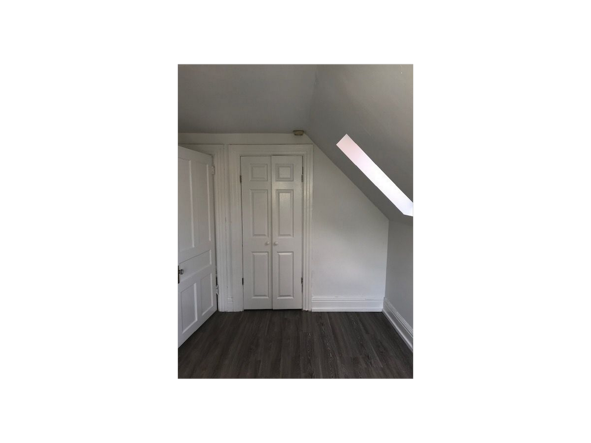 302 FRONTENAC ST - Photo 4