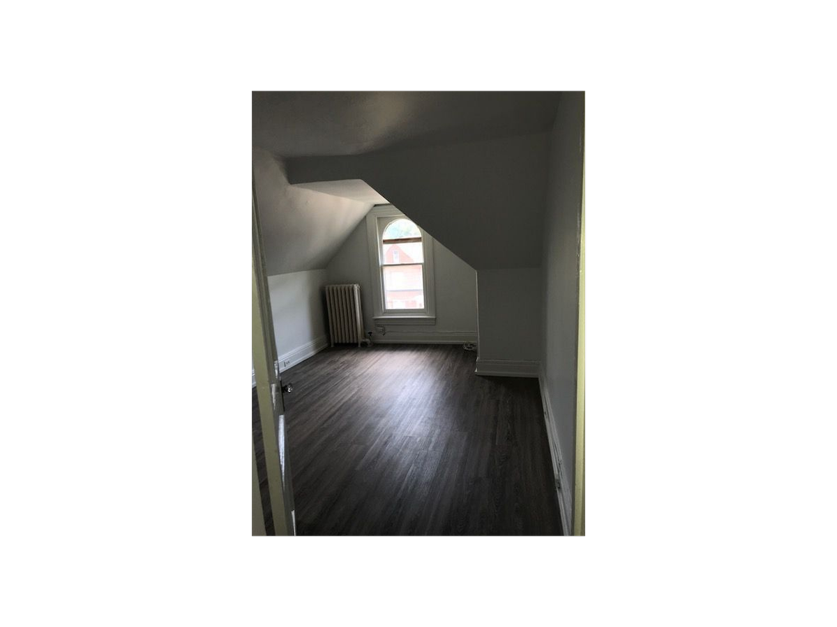 302 FRONTENAC ST - Photo 5