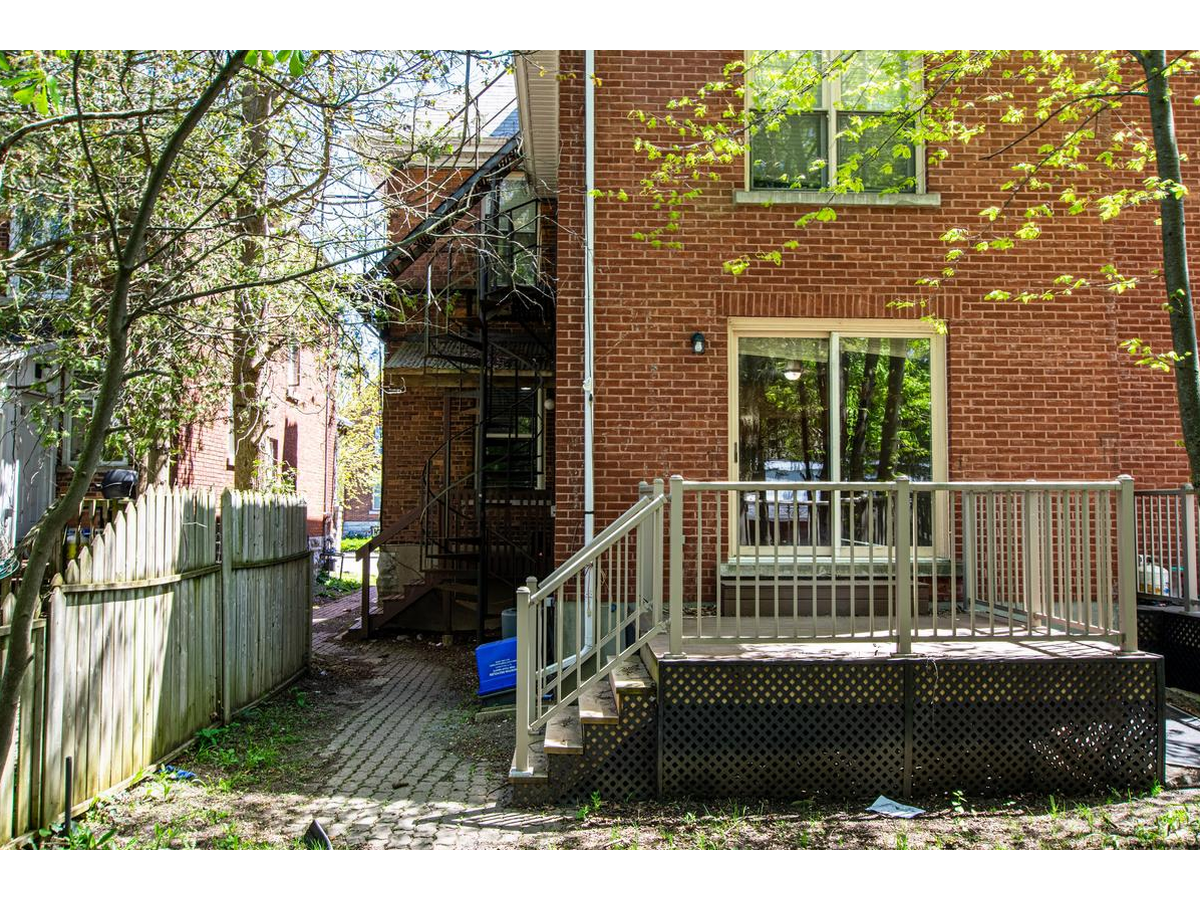 302 FRONTENAC ST - Photo 8