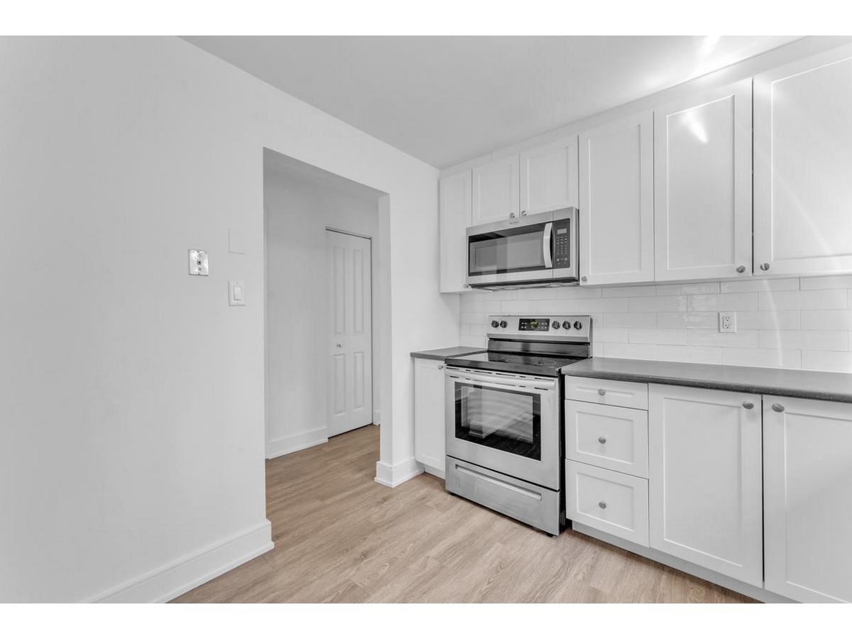 371 Yonge Street - Photo 3