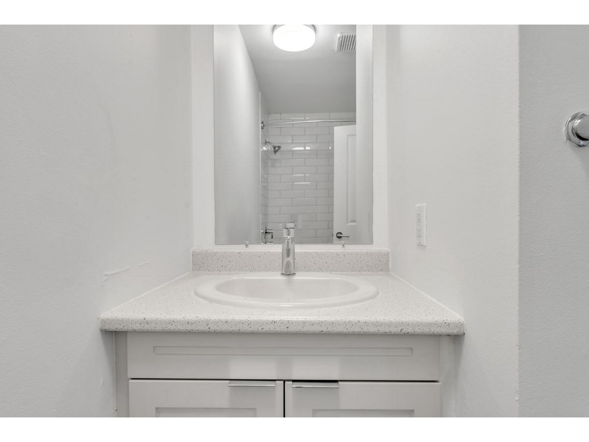 371 Yonge Street - Photo 4