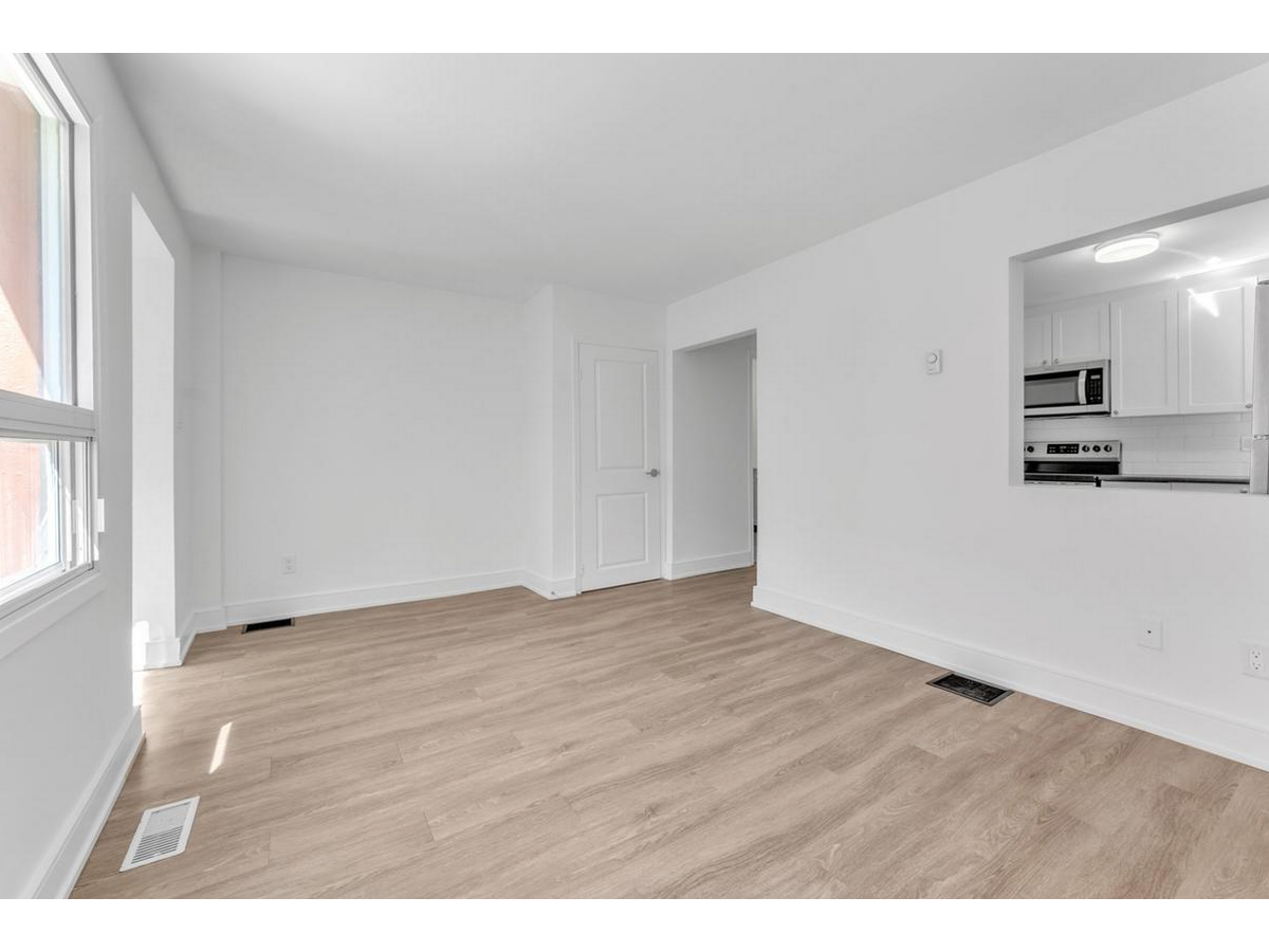371 Yonge Street - Photo 5