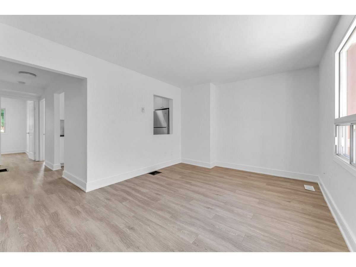 371 Yonge Street - Photo 8