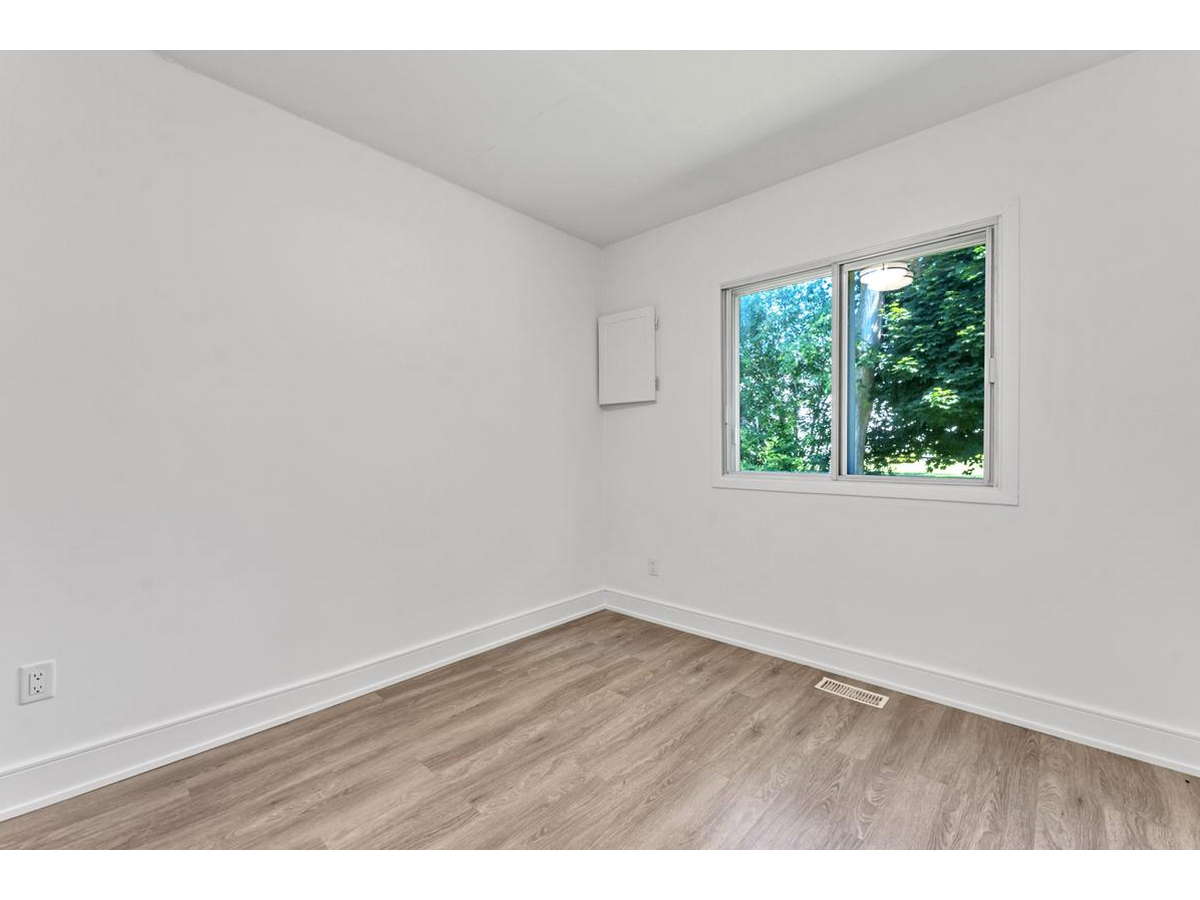 371 Yonge Street - Photo 10