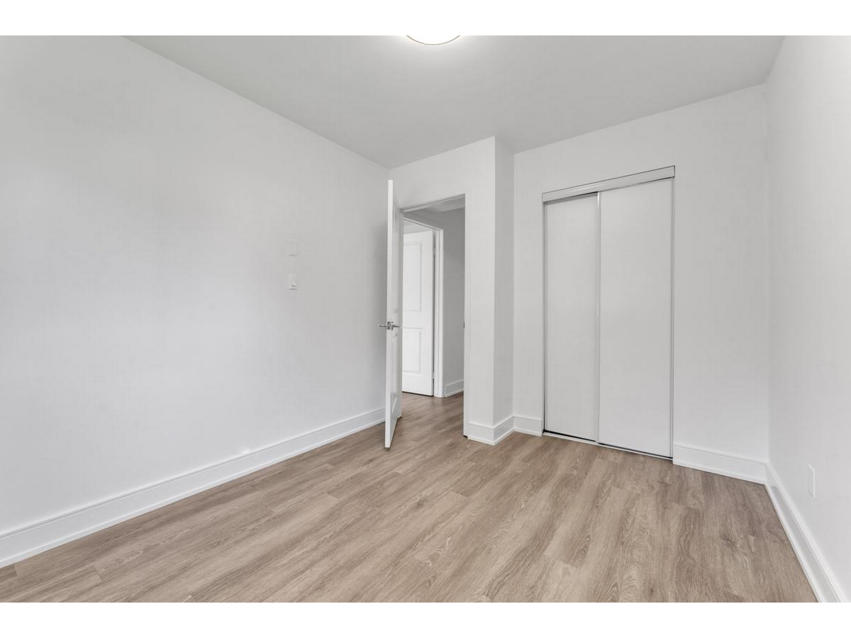 371 Yonge Street - Photo 12