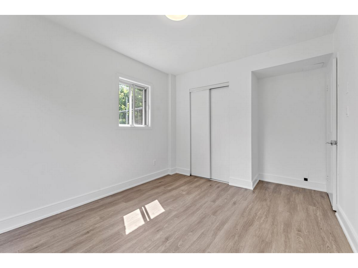 371 Yonge Street - Photo 13