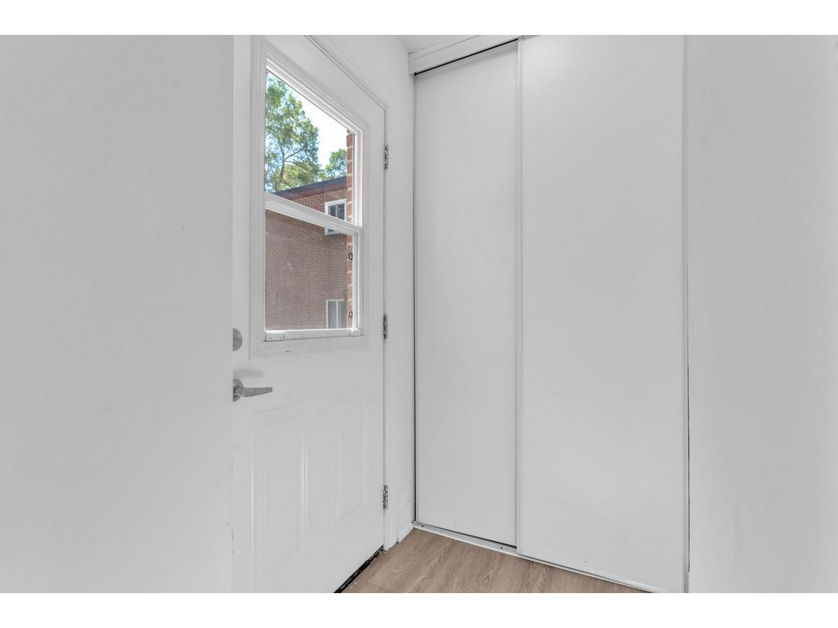 371 Yonge Street - Photo 16