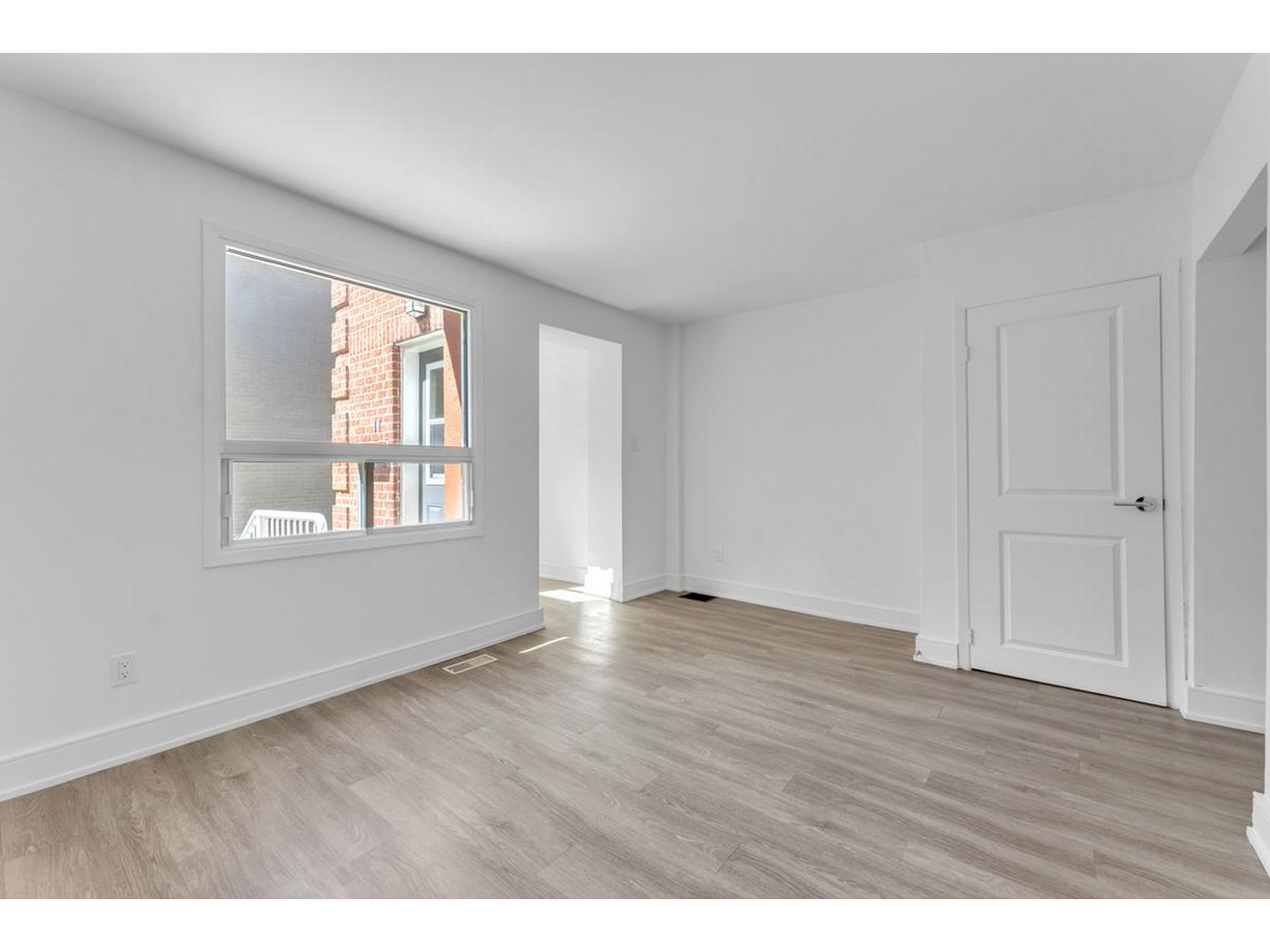 371 Yonge Street - Photo 17