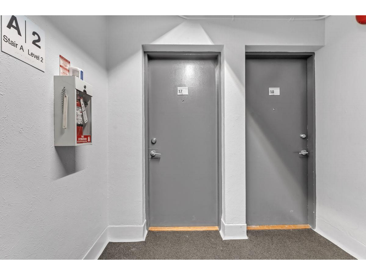 389-401 Yonge Street - Photo 3