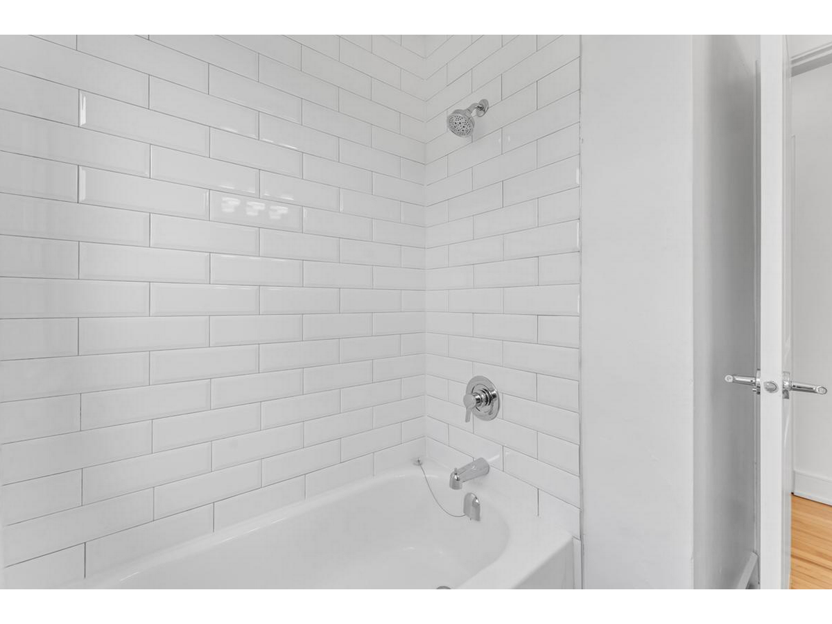 389-401 Yonge Street - Photo 5