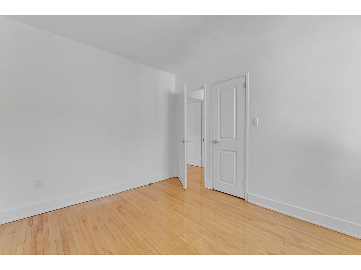 389-401 Yonge Street - Photo 6