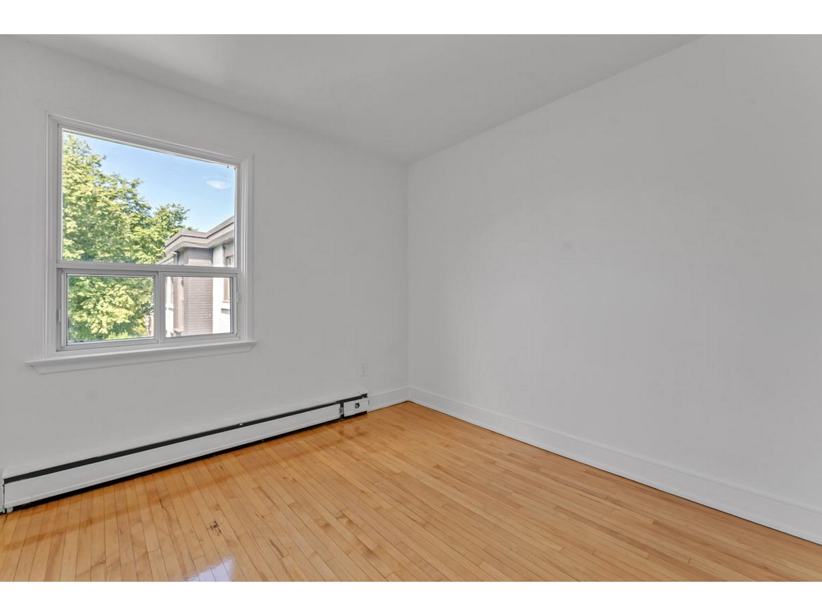 389-401 Yonge Street - Photo 7