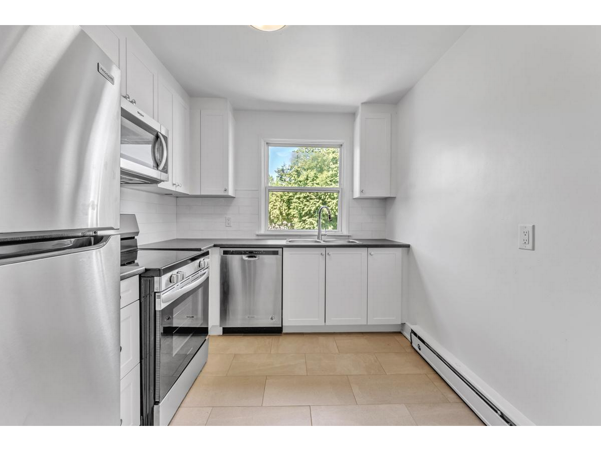 389-401 Yonge Street - Photo 8