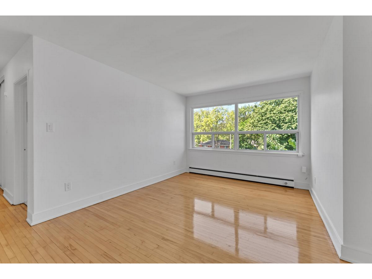 389-401 Yonge Street - Photo 9