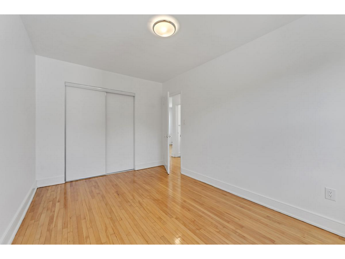 389-401 Yonge Street - Photo 10