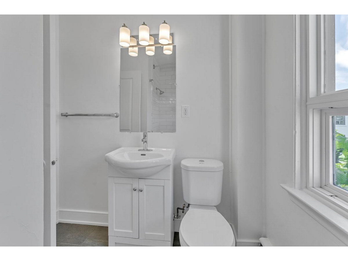 389-401 Yonge Street - Photo 12