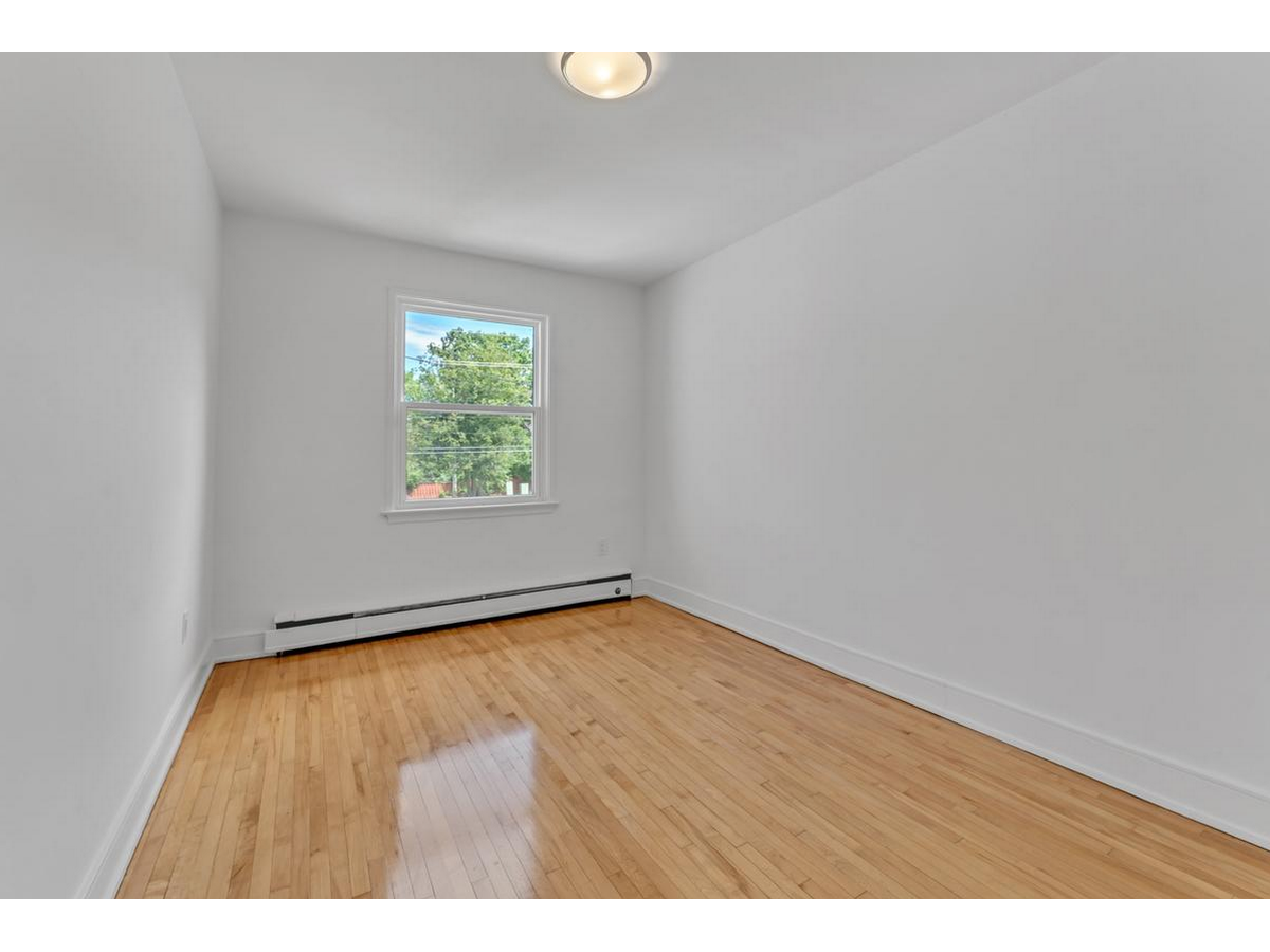 389-401 Yonge Street - Photo 13