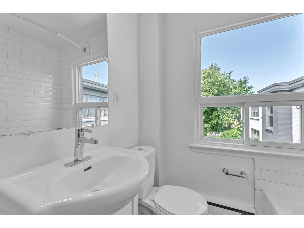 389-401 Yonge Street - Photo 14