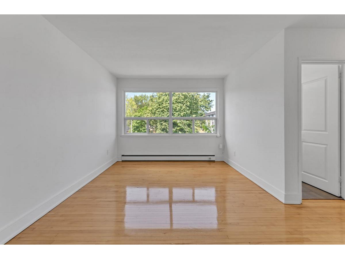 389-401 Yonge Street - Photo 17