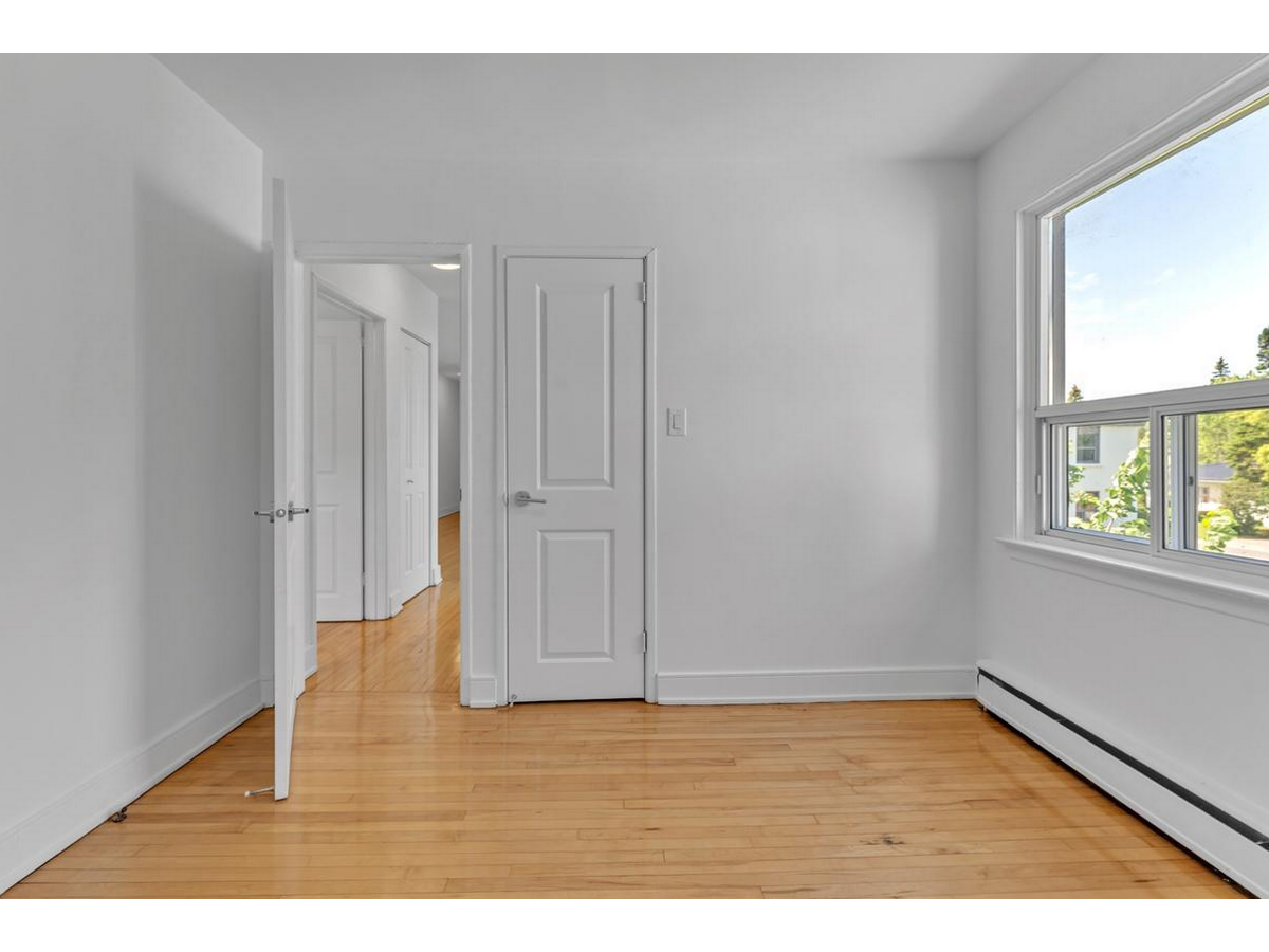 389-401 Yonge Street - Photo 18