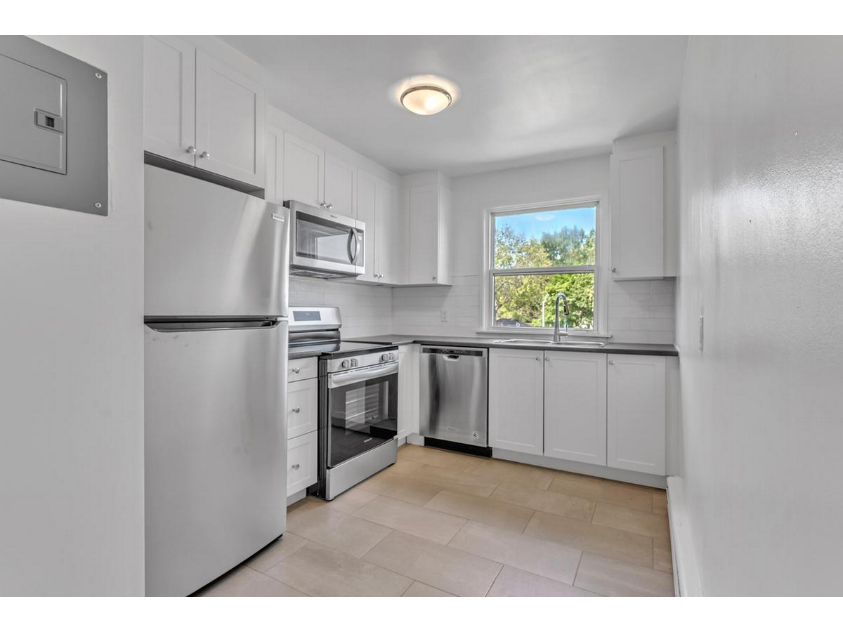 389-401 Yonge Street - Photo 19