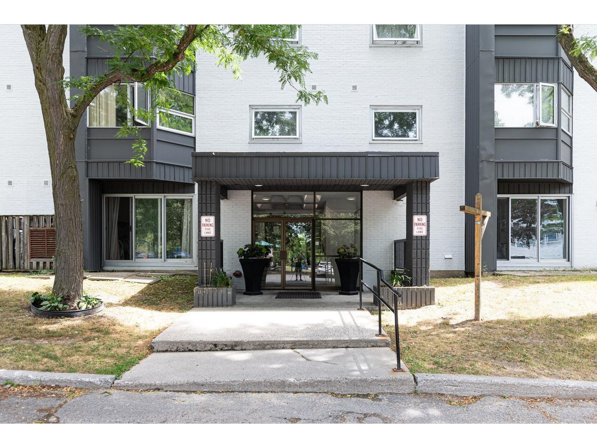 700-710 Sir John A. MacDonald Blvd.