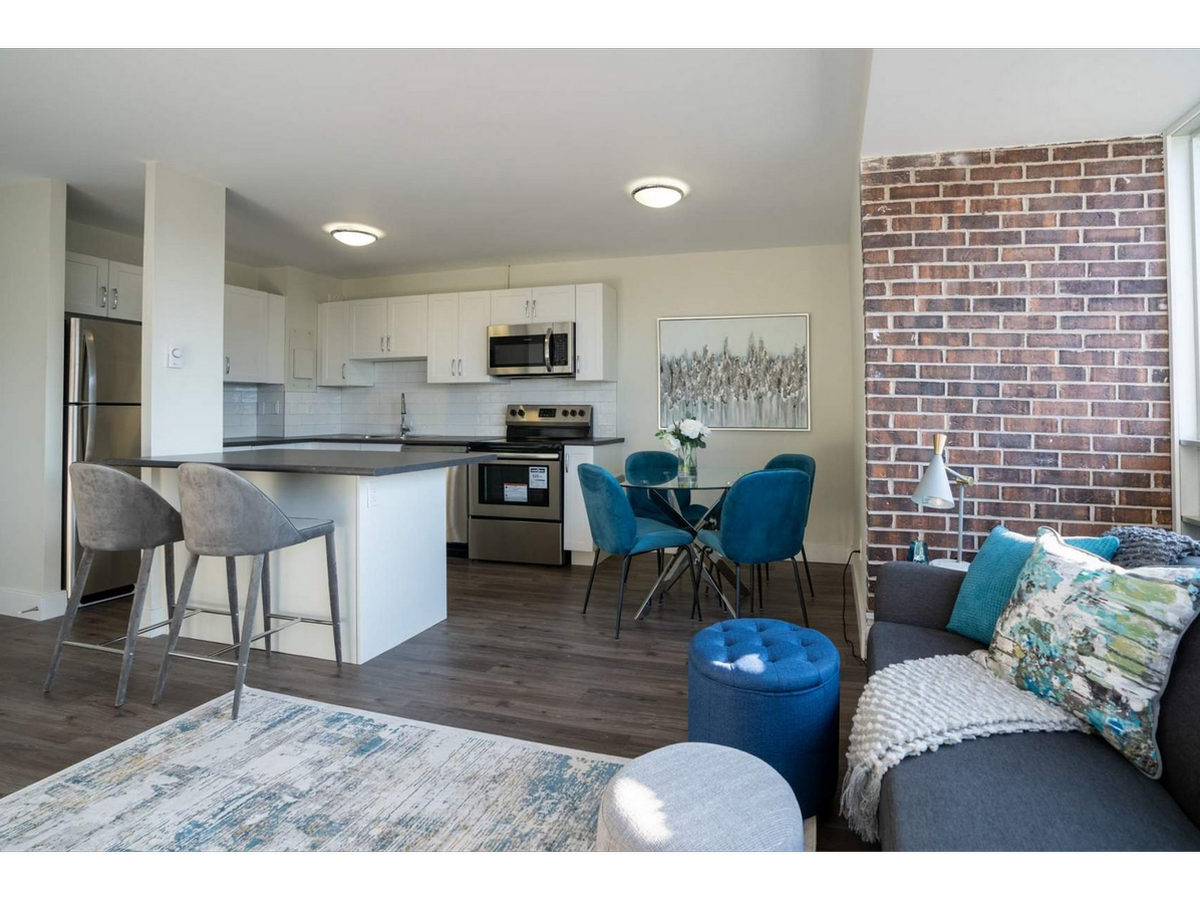 700-710 Sir John A. MacDonald Blvd. - Photo 2