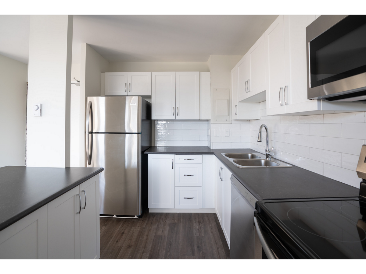 700-710 Sir John A. MacDonald Blvd. - Photo 5