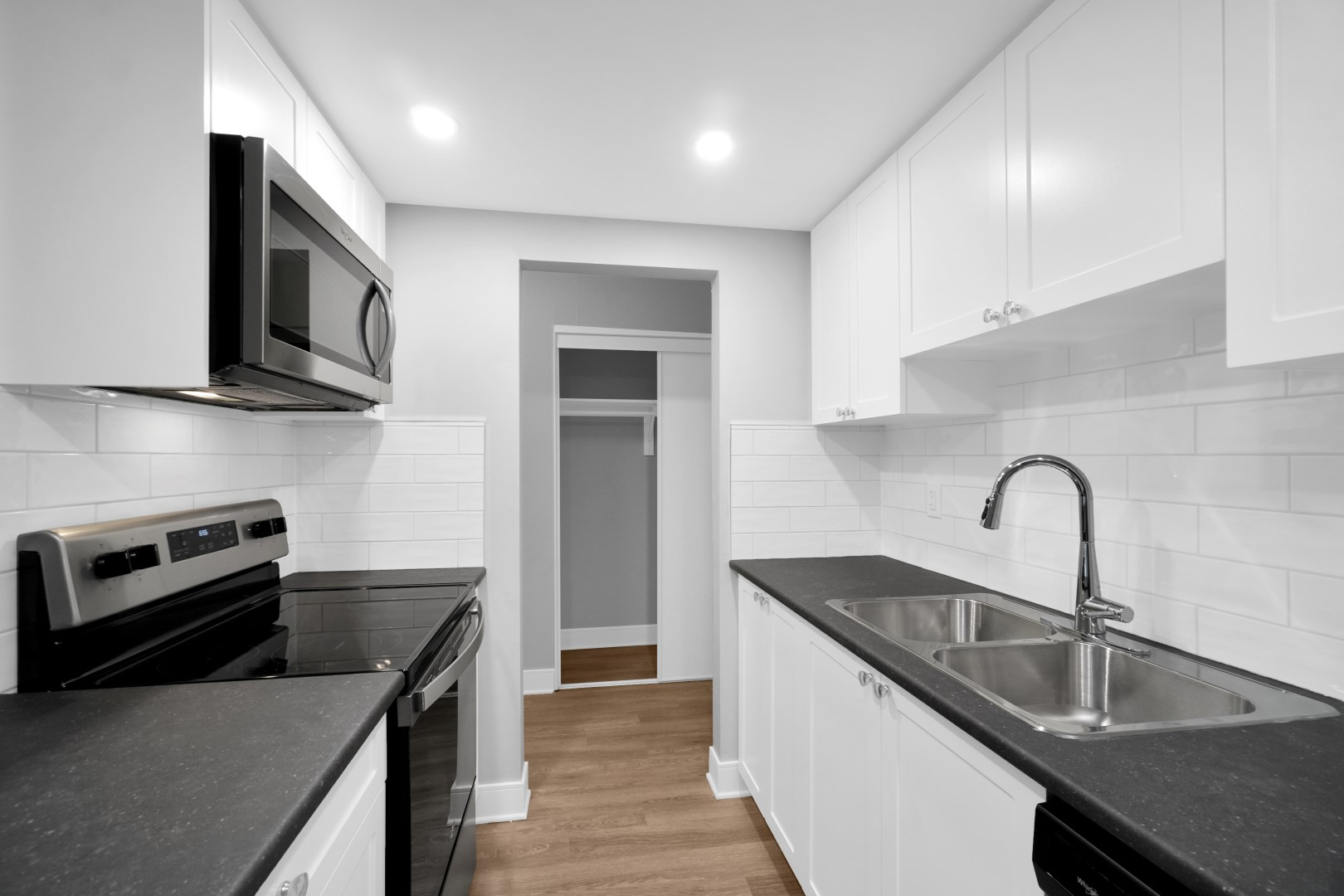 555 Shaw Avenue - Photo 3