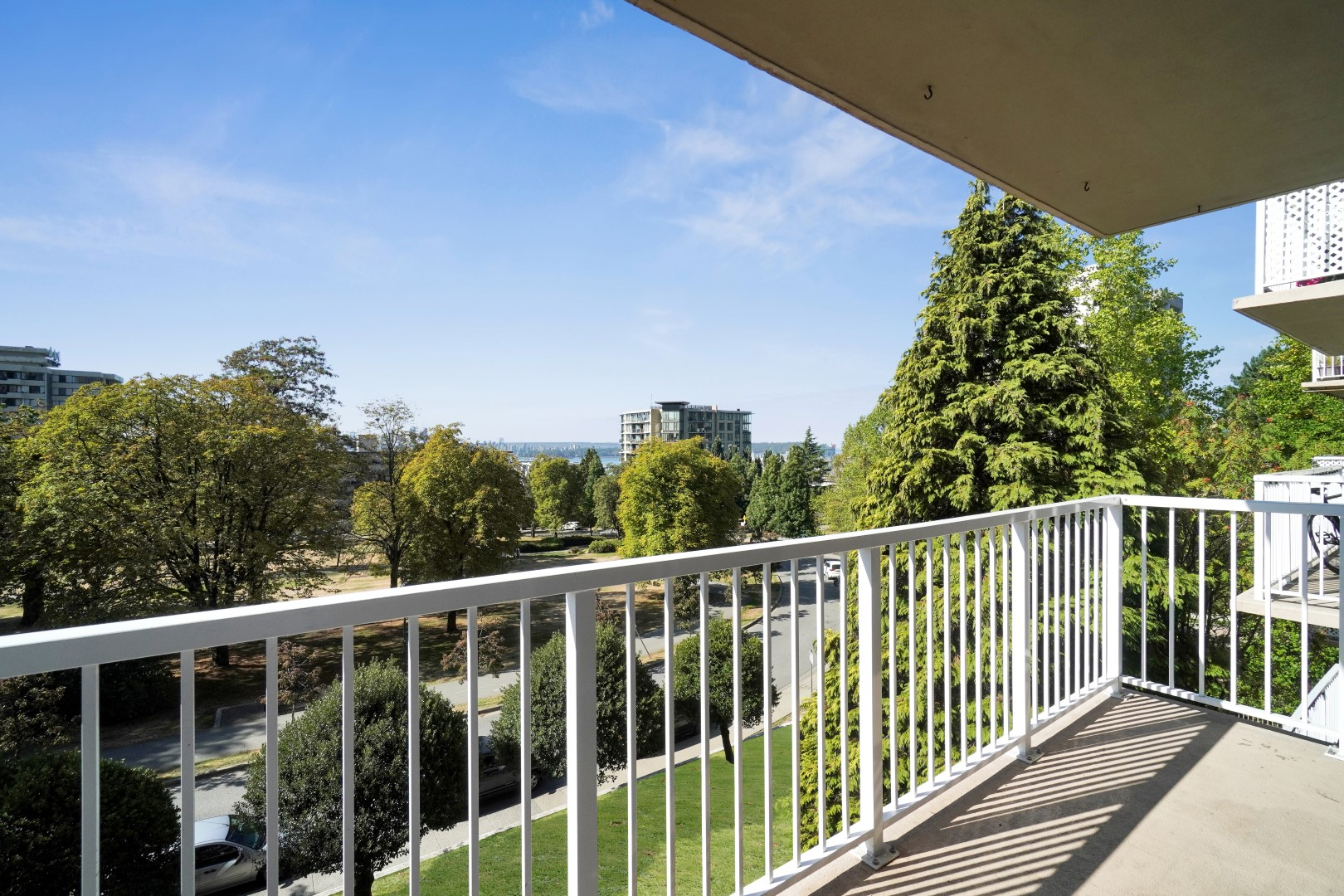 130 Keith Road, West - Photo 10
