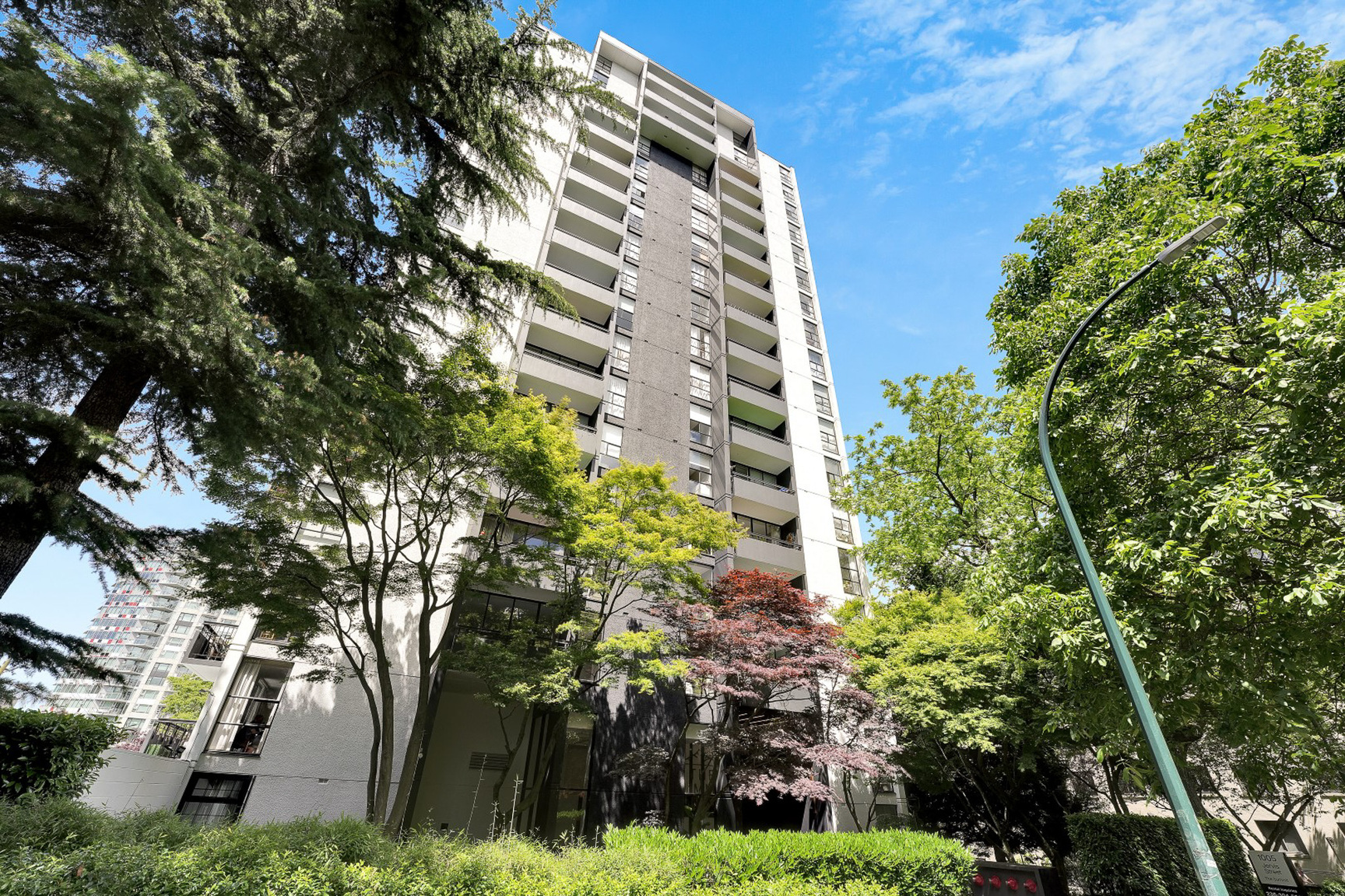 1005 Jervis Street - Photo 3