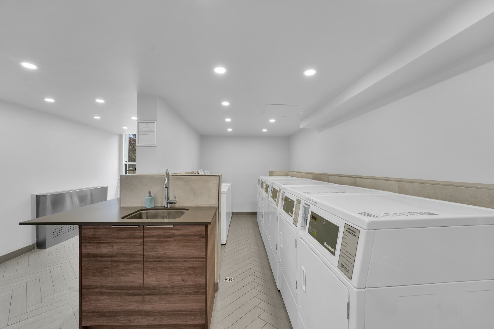 1005 Jervis Street - Photo 20
